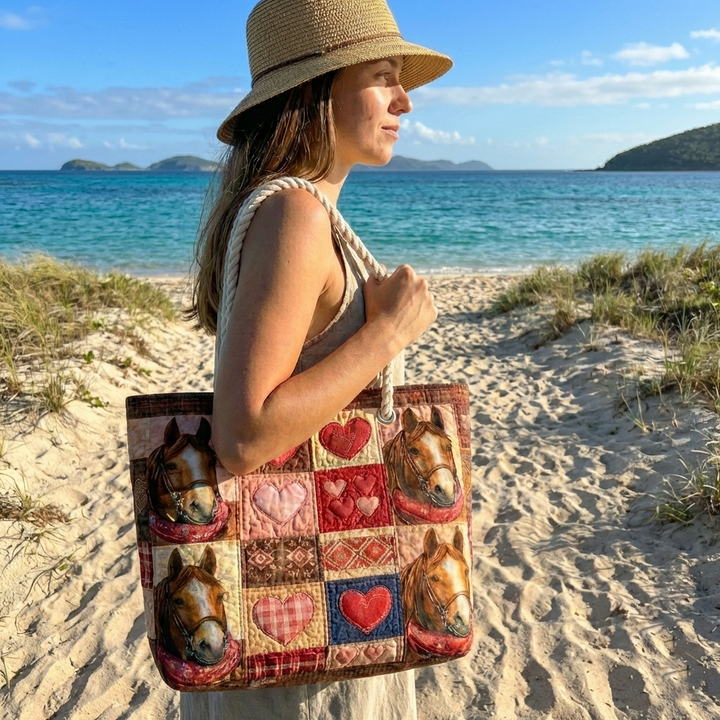 Rebekka | Gesteppet Strandtaske med Motiv af Heste og Hjerter