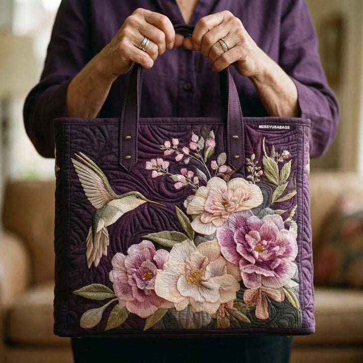 Lioba | Gesteppet Tragetaske med Motiv Kolibri og Pinke Blomster
